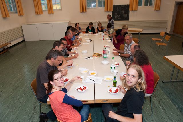 2013_07_02_2013_07_03_mgo_erdbeerenessen_004
